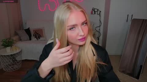 TessaHamilton online show from April 2026 09:51:02 AM