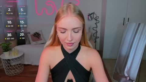 Snapshot of tessahamilton chatting on May 2026 11:28:01 AM TessaHamilton online show from May 2026 11:28:01 AM