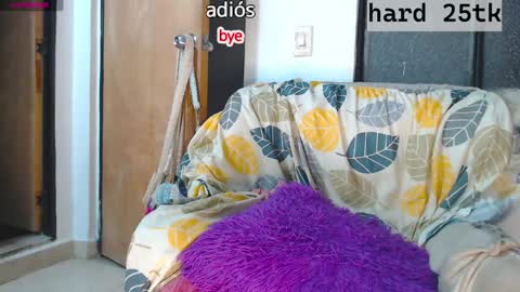 Snapshot of tessayleo_13 chatting on December 2024 04:16:02 AM tessa y leo online show from December 2024 04:16:02 AM