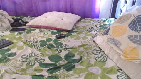 Snapshot of tessayleo_13 chatting on January 2025 08:06:02 PM tessa y leo online show from January 2025 08:06:02 PM