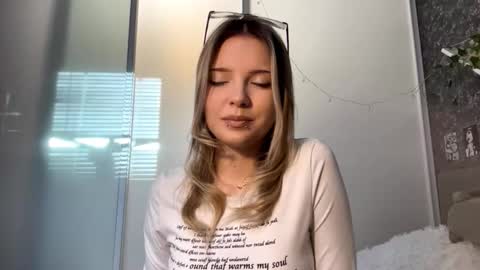 tessiebe online show from February 2026 12:01:02 PM