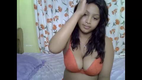 Snapshot of tessmia chatting on May 2026 05:51:02 PM tessmia online show from May 2026 05:51:02 PM