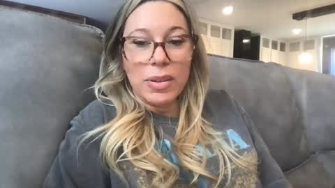 Snapshot of texas_blonde chatting on September 2025 05:45:01 PM Daphne Summers online show from September 2025 05:45:01 PM