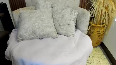 Snapshot of thais_kim chatting on November 2025 12:29:02 PM Sweet Thais online show from November 2025 12:29:02 PM