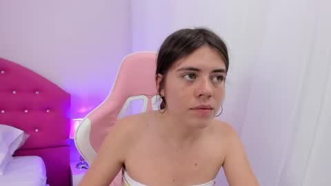 Thalia  online show from April 2026 07:51:01 PM