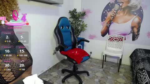 Snapshot of thalia_mills19 chatting on November 2025 11:40:02 PM Andrea online show from November 2025 11:40:02 PM