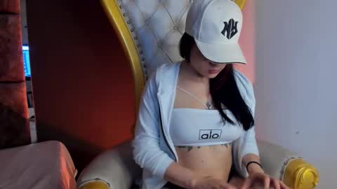 Snapshot of thamara_angells chatting on November 2025 04:44:01 PM Thamara online show from November 2025 04:44:01 PM