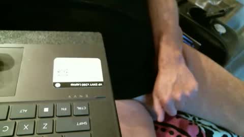 Snapshot of thameslee chatting on December 2024 02:21:02 AM Thames online show from December 2024 02:21:02 AM