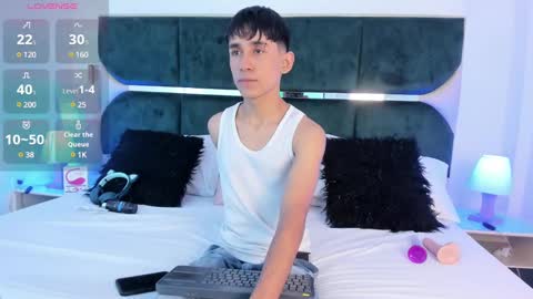 Snapshot of thayler_jones chatting on January 2025 11:23:02 AM Thayler online show from January 2025 11:23:02 AM