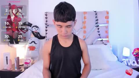 Snapshot of thayler_jones chatting on October 2025 11:17:01 AM Thayler online show from October 2025 11:17:01 AM