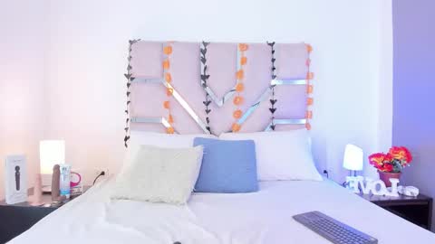 Snapshot of thayler_jones chatting on October 2025 11:22:01 AM Thayler online show from October 2025 11:22:01 AM