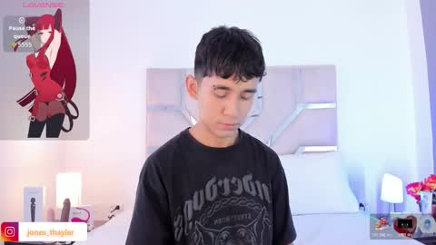 Snapshot of thayler_jones chatting on November 2025 12:08:02 PM Thayler online show from November 2025 12:08:02 PM