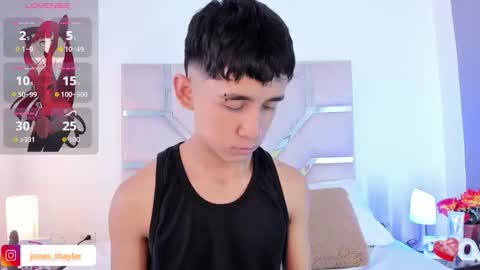 Snapshot of thayler_jones chatting on November 2025 11:13:01 AM Thayler online show from November 2025 11:13:01 AM