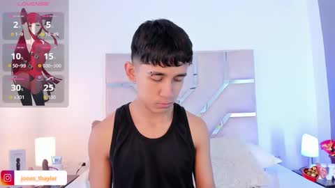 Snapshot of thayler_jones chatting on December 2025 11:19:01 AM Thayler online show from December 2025 11:19:01 AM