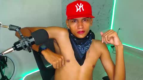 Snapshot of the_crack71 chatting on October 2025 12:44:02 PM Sean OPry   online show from October 2025 12:44:02 PM