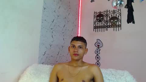 Snapshot of the_crack71 chatting on October 2025 04:45:01 AM Sean OPry   online show from October 2025 04:45:01 AM