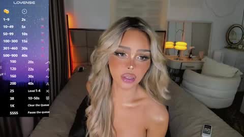 Snapshot of the_enchantressxx chatting on December 2024 02:16:02 PM nabi butterfly online show from December 2024 02:16:02 PM