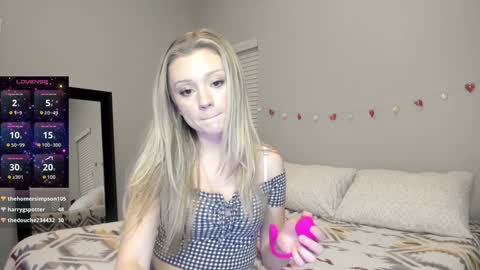 Snapshot of the_hotties chatting on December 2024 02:01:01 AM the_hotties online show from December 2024 02:01:01 AM