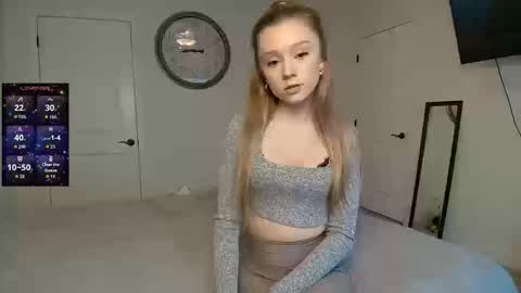 Snapshot of the_hotties chatting on September 2025 09:37:02 PM the_hotties online show from September 2025 09:37:02 PM