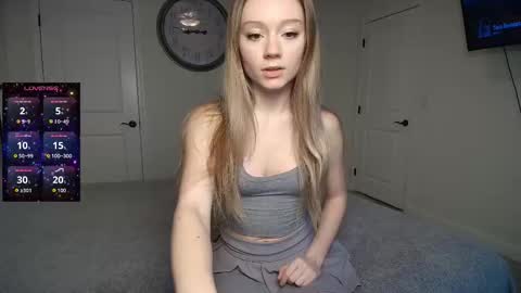 Snapshot of the_hotties chatting on November 2025 08:03:01 PM the_hotties online show from November 2025 08:03:01 PM