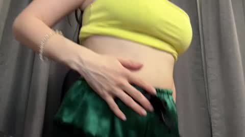 Mia online show from April 2026 05:36:01 PM