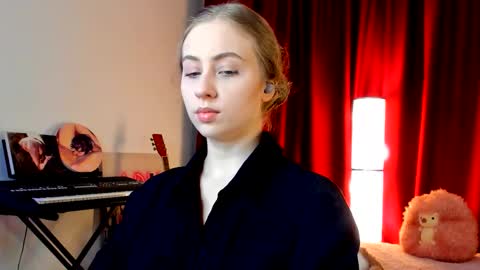 Ally    STREAMING ON TWITCH NOW Check my Twitter for updates online show from November 2025 10:43:02 PM