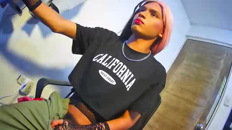 Snapshot of the_velvet_sandra chatting on October 2025 03:45:02 AM Sandra 3 online show from October 2025 03:45:02 AM