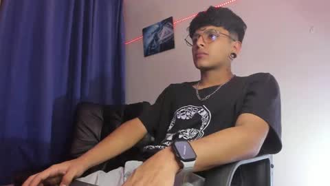 Snapshot of the_weed_guys chatting on February 2025 04:05:01 AM Danny online show from February 2025 04:05:01 AM