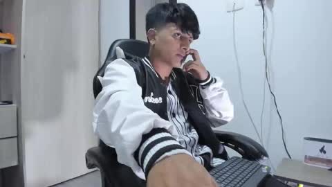 Snapshot of the_weed_guys chatting on October 2025 03:49:01 AM Danny online show from October 2025 03:49:01 AM