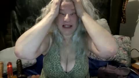 Snapshot of thearcticmilf chatting on April 2026 01:14:02 PM The Arctic Milf online show from April 2026 01:14:02 PM