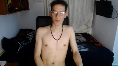 Snapshot of thebeatles18 chatting on November 2025 08:14:02 AM Axel online show from November 2025 08:14:02 AM