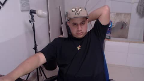 Snapshot of thebest_tony chatting on June 2026 10:37:01 PM thebest_tony online show from June 2026 10:37:01 PM