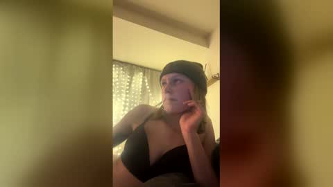 Snapshot of theborderline14 chatting on February 2026 06:43:02 AM theborderline14 online show from February 2026 06:43:02 AM