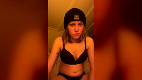 Snapshot of theborderline14 chatting on March 2026 05:19:01 AM theborderline14 online show from March 2026 05:19:01 AM