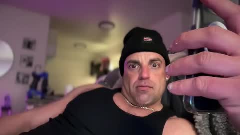 Snapshot of thebuzz777 chatting on January 2025 01:56:02 PM theBuzz777 online show from January 2025 01:56:02 PM