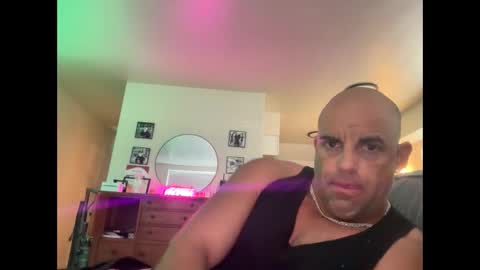 Snapshot of thebuzz777 chatting on October 2025 05:43:02 PM theBuzz777 online show from October 2025 05:43:02 PM