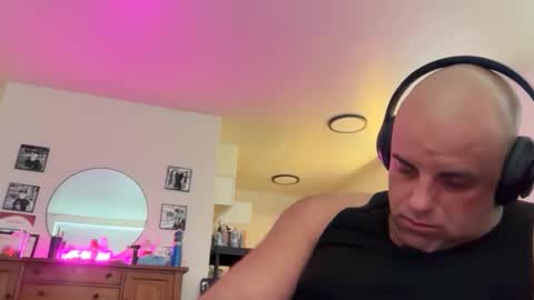 Snapshot of thebuzz777 chatting on November 2025 04:11:02 PM theBuzz777 online show from November 2025 04:11:02 PM