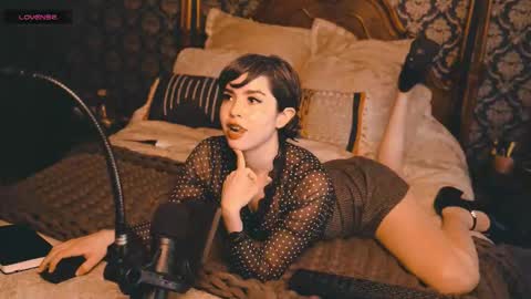 Snapshot of thecamwoman chatting on October 2025 08:29:02 PM Joan online show from October 2025 08:29:02 PM