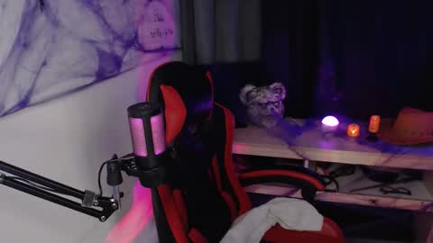 Snapshot of thedevil_boobs chatting on October 2025 02:54:01 AM Keiko online show from October 2025 02:54:01 AM