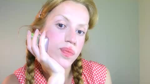 Yolanda online show from September 2025 06:43:02 PM