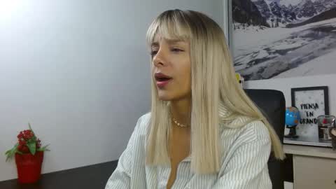 Peyton online show from November 2025 03:27:01 AM