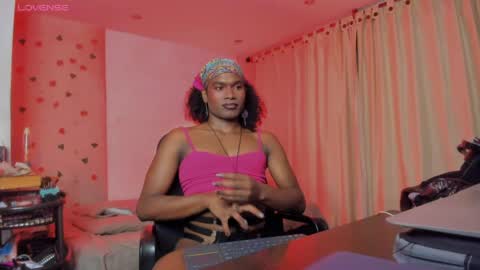 Snapshot of thegoldenbitch chatting on May 2026 01:25:01 AM Goldie online show from May 2026 01:25:01 AM