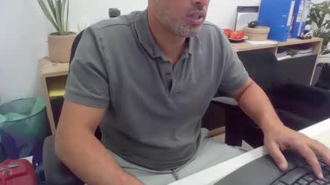 Snapshot of thehardcock2025 chatting on December 2025 03:28:02 PM thehardcock2025 online show from December 2025 03:28:02 PM