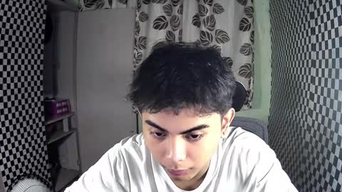 Snapshot of thehugecomeback chatting on December 2024 10:35:02 AM Xerxis online show from December 2024 10:35:02 AM