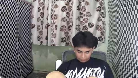 Snapshot of thehugecomeback chatting on December 2024 01:02:02 PM Xerxis online show from December 2024 01:02:02 PM