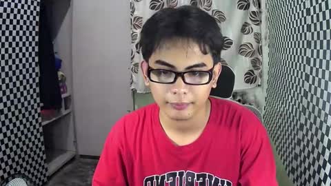 Snapshot of thehugecomeback chatting on December 2024 09:44:02 AM Xerxis online show from December 2024 09:44:02 AM