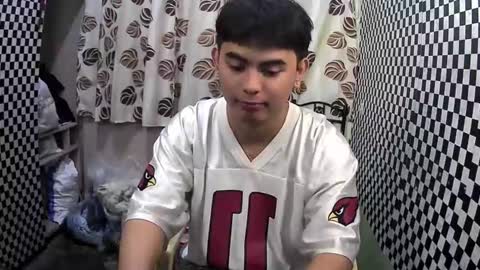 Snapshot of thehugecomeback chatting on January 2025 05:21:01 PM Xerxis online show from January 2025 05:21:01 PM