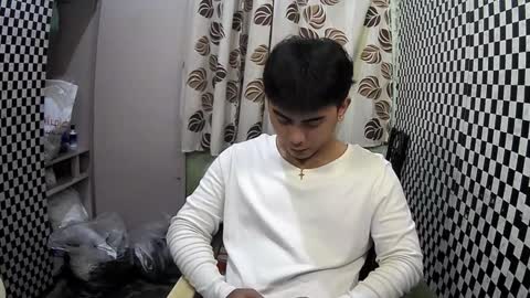 Snapshot of thehugecomeback chatting on February 2025 11:37:02 PM Xerxis online show from February 2025 11:37:02 PM