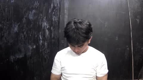 Snapshot of thehugecomeback chatting on February 2025 09:03:01 AM Xerxis online show from February 2025 09:03:01 AM