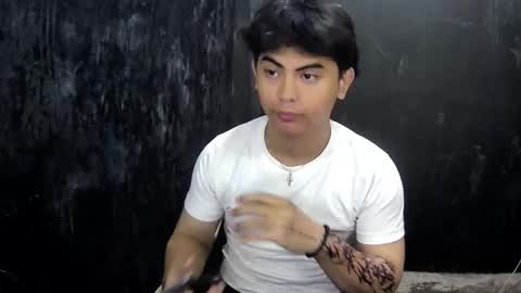 Snapshot of thehugecomeback chatting on March 2025 12:05:02 PM Xerxis online show from March 2025 12:05:02 PM